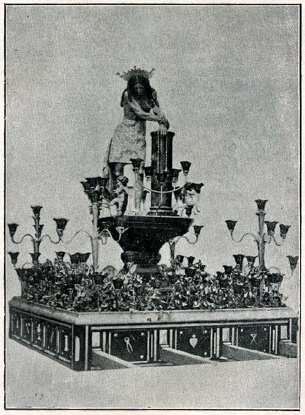 El antiguo Señor de los Gitanos sobre sus andas procesionales.