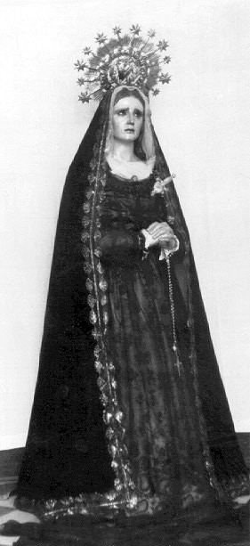 La Virgen de las Lágrimas tal y como debía recibir culto diario en la iglesia de los Mártires.