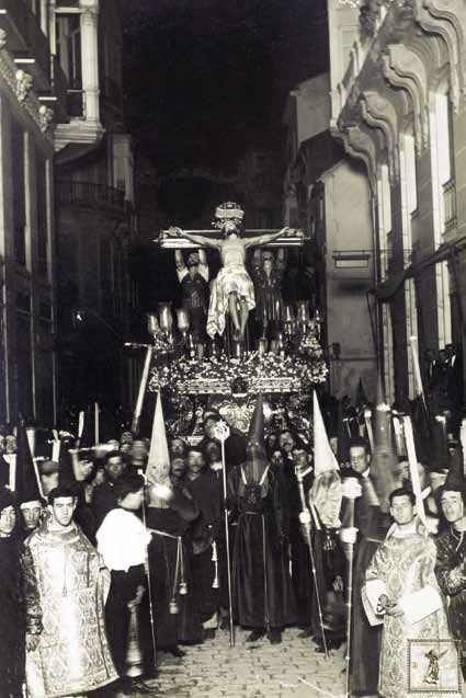 El Cristo de la Exaltación sobre su trono ya de regreso a la iglesia de San Juan en 1922. (Foto: Francisco Sánchez)